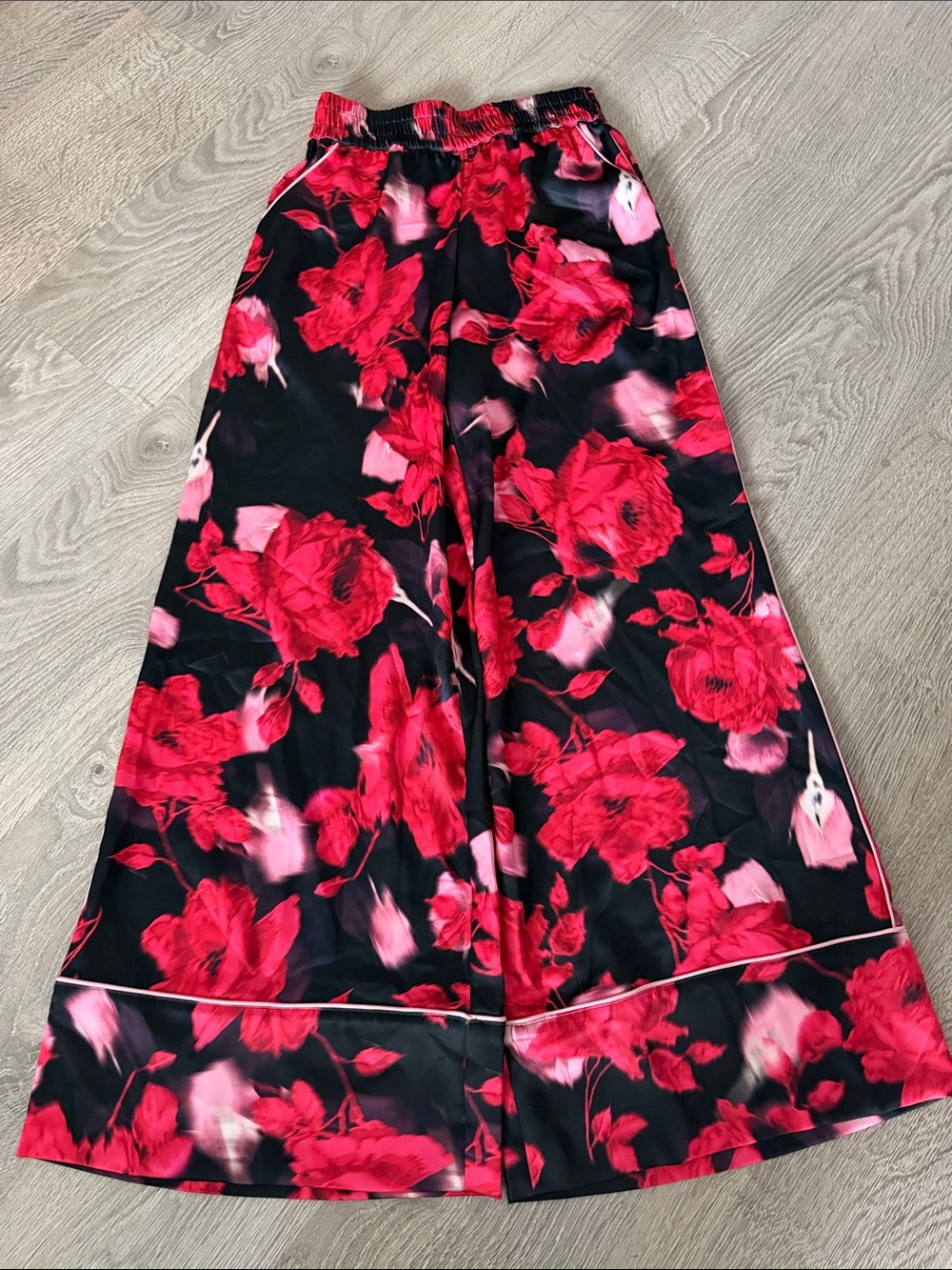 VICTORIA’S SECRET Floral Wide-Leg Satin Pants